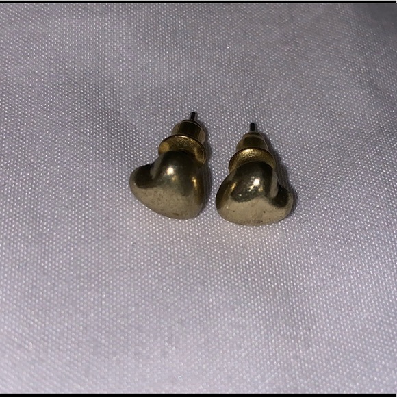 Gold heart studs - Picture 2 of 3